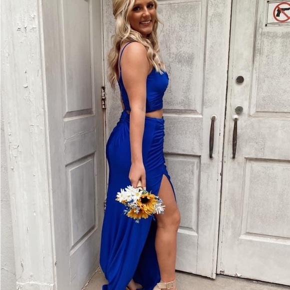 Size 6 prom dress!  200$ OBO - Picture 2 of 3